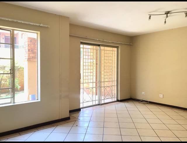 2 BEDROOM TOWNHOUSE RENTED IN DIE HOEWES